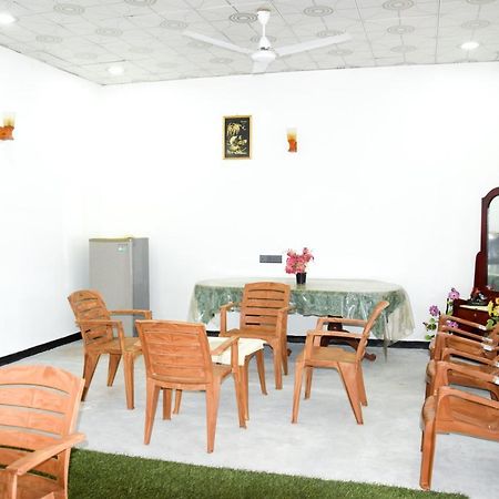 Tharaka Homestay Weligama Extérieur photo