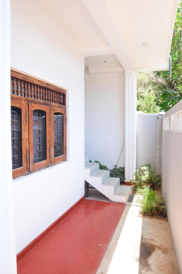 Tharaka Homestay Weligama Extérieur photo