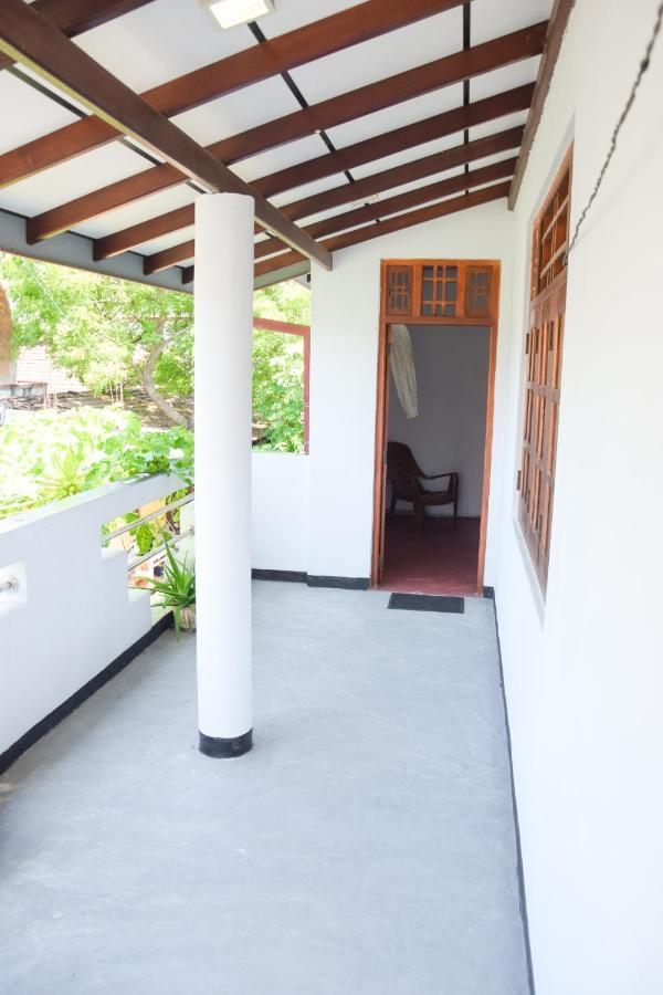 Tharaka Homestay Weligama Extérieur photo