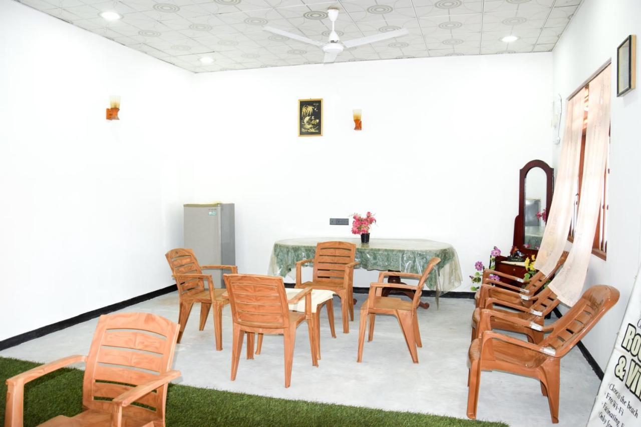 Tharaka Homestay Weligama Extérieur photo