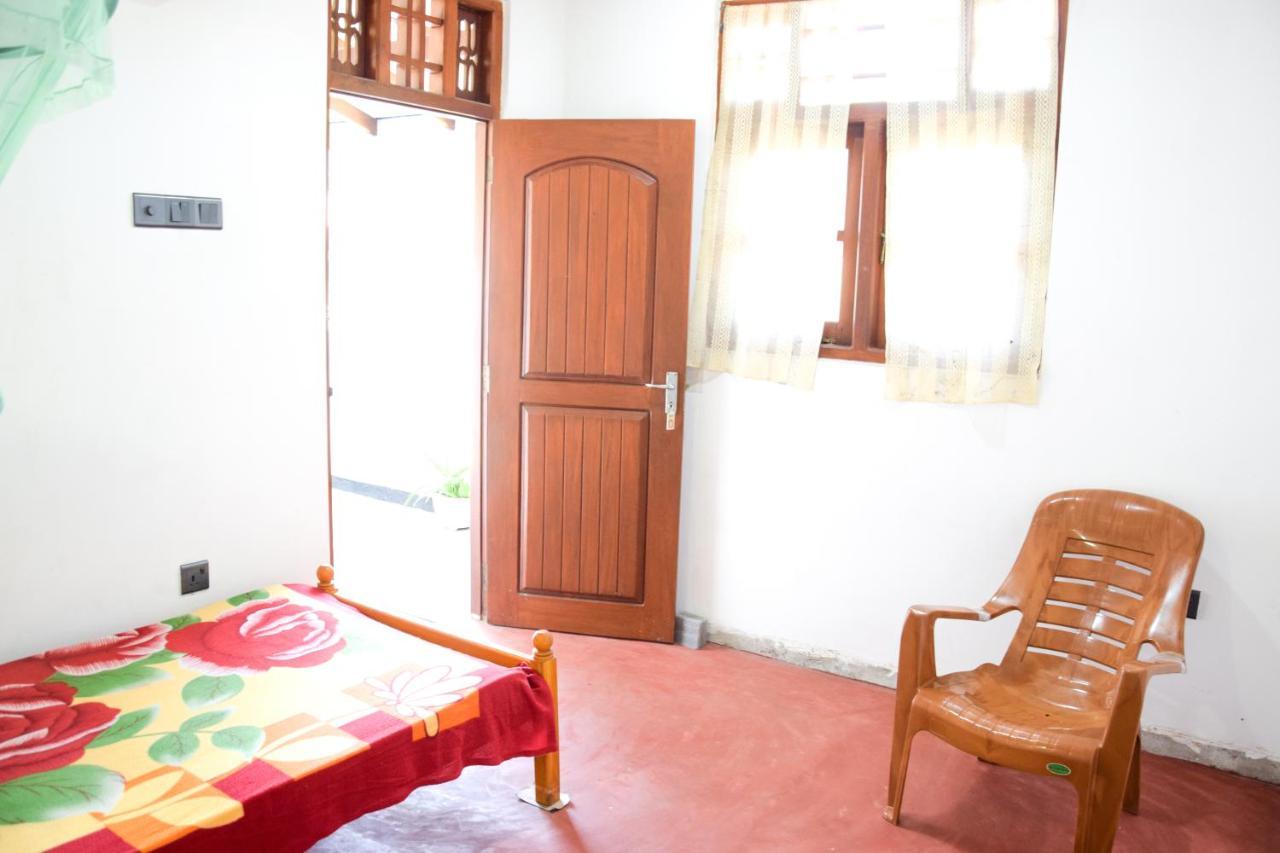Tharaka Homestay Weligama Extérieur photo