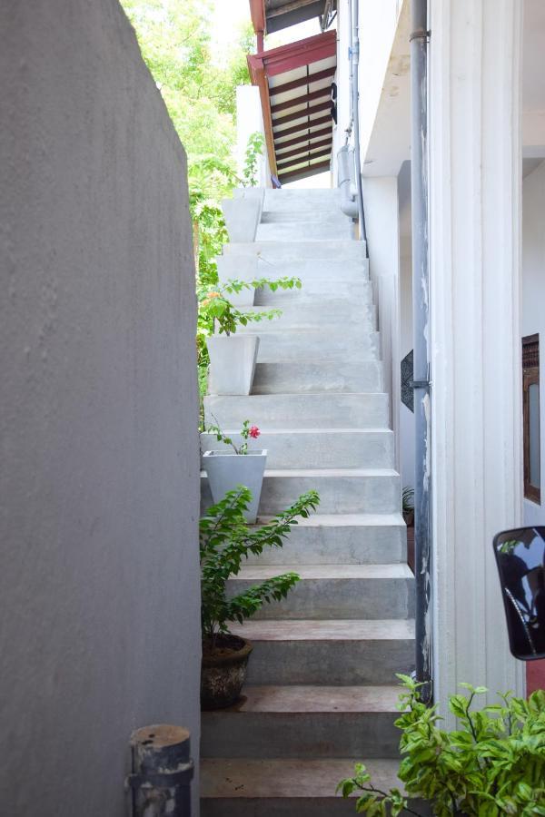 Tharaka Homestay Weligama Extérieur photo