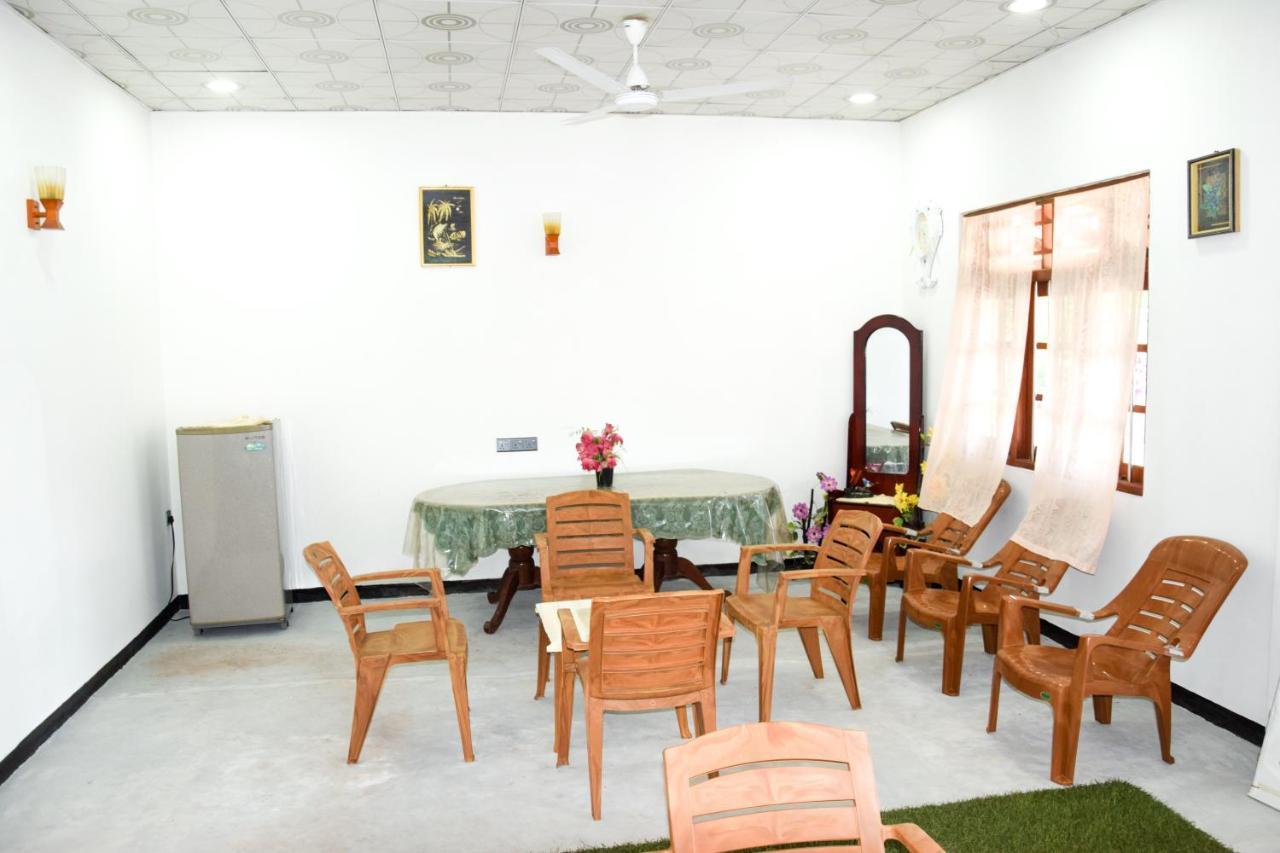 Tharaka Homestay Weligama Extérieur photo